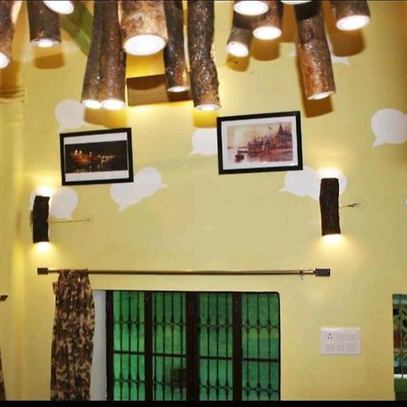 Monalisa Hostel Varanasi Eksteriør bilde