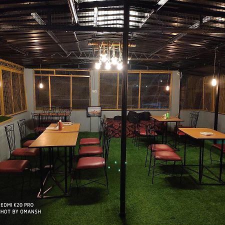 Monalisa Hostel Varanasi Eksteriør bilde