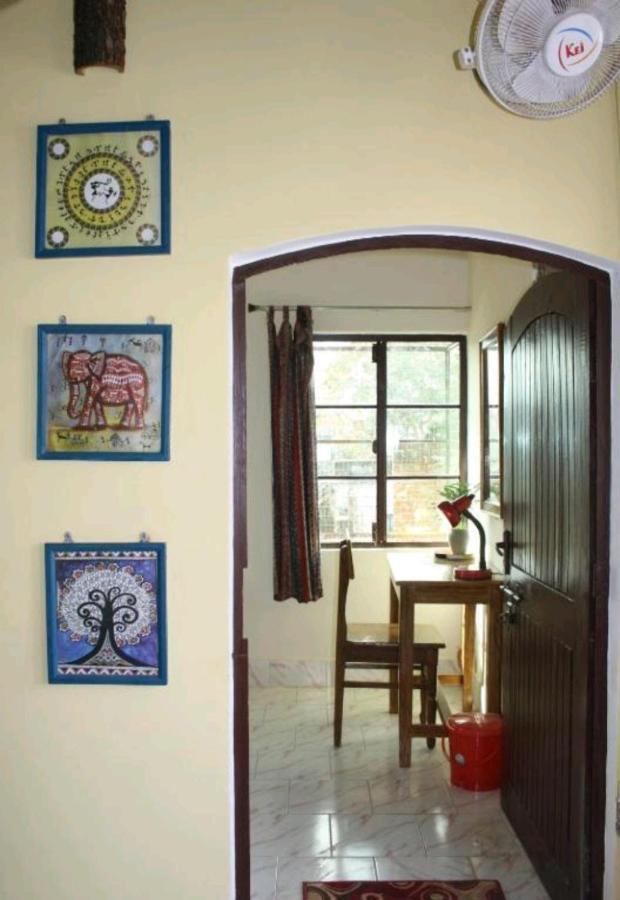 Monalisa Hostel Varanasi Eksteriør bilde