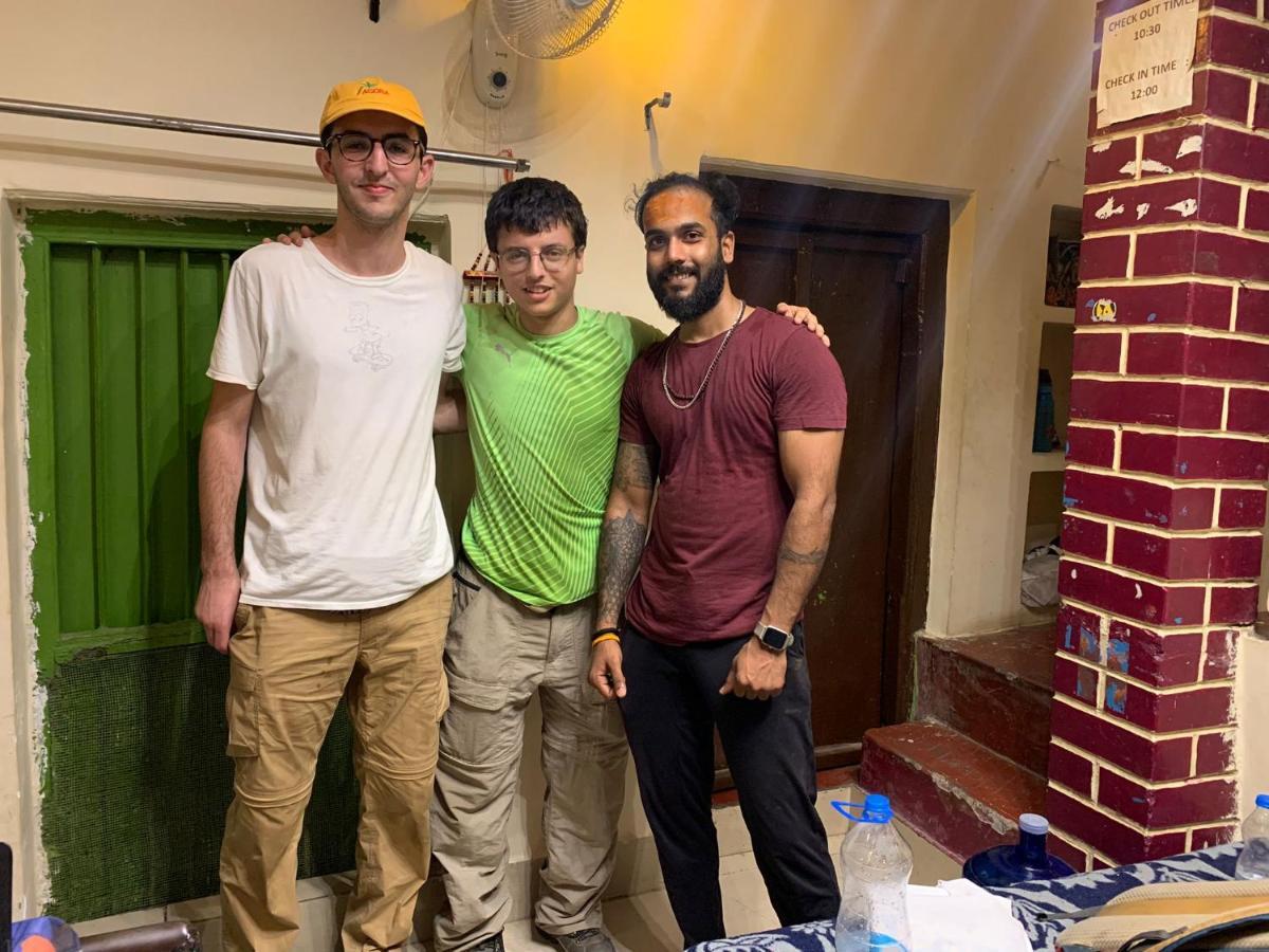 Monalisa Hostel Varanasi Eksteriør bilde