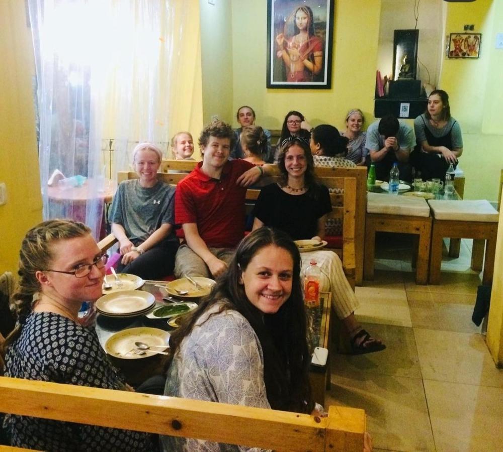 Monalisa Hostel Varanasi Eksteriør bilde