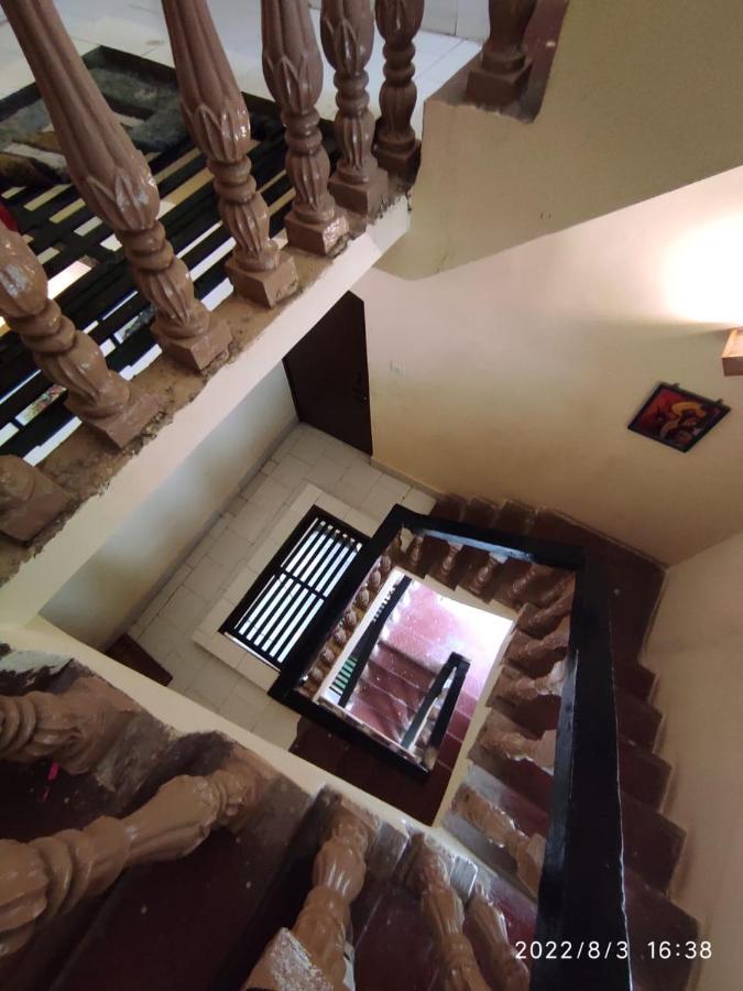 Monalisa Hostel Varanasi Eksteriør bilde