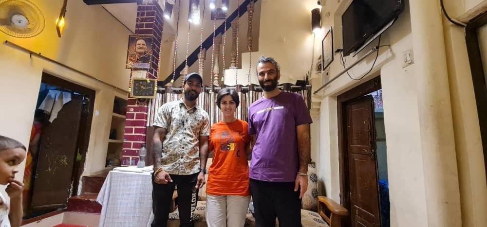 Monalisa Hostel Varanasi Eksteriør bilde